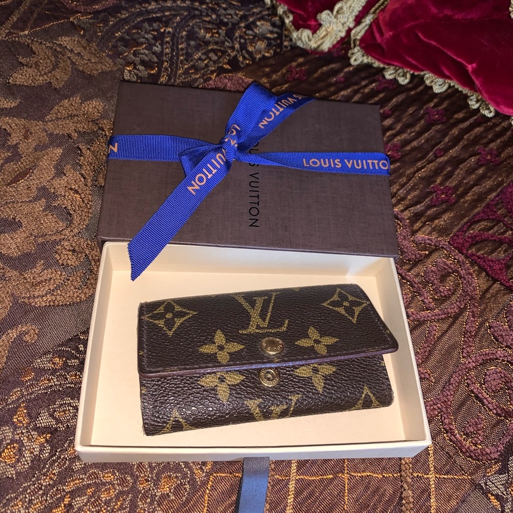 Authentic Louis Vuitton card- Keys holder unisex